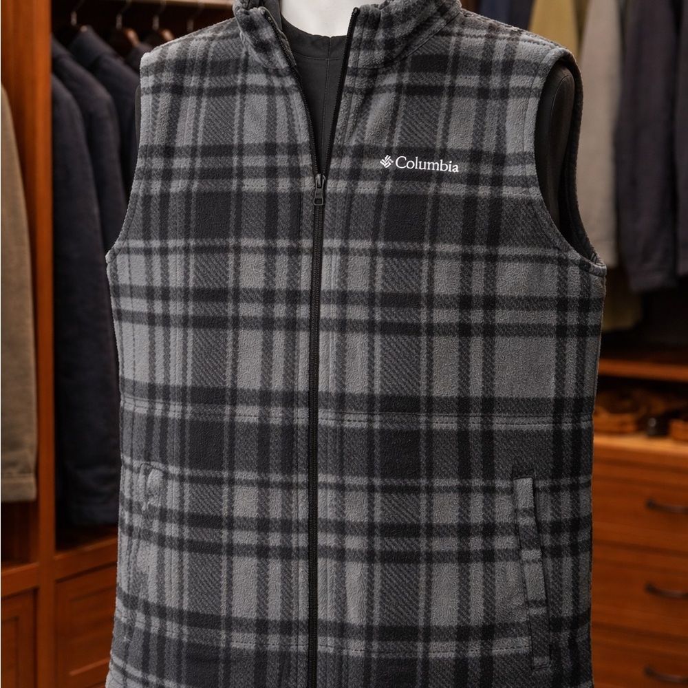 Columbia Fleece Vest – Excellent Condition, One Tiny “Artistic” Flaw
